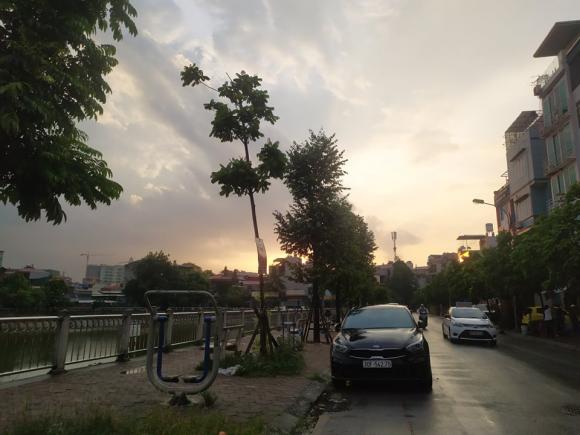 Vụ cháy Công ty Rạng Đông: Người dân tháo chạy, phố Hạ Đình vắng như chùa Bà Đanh
