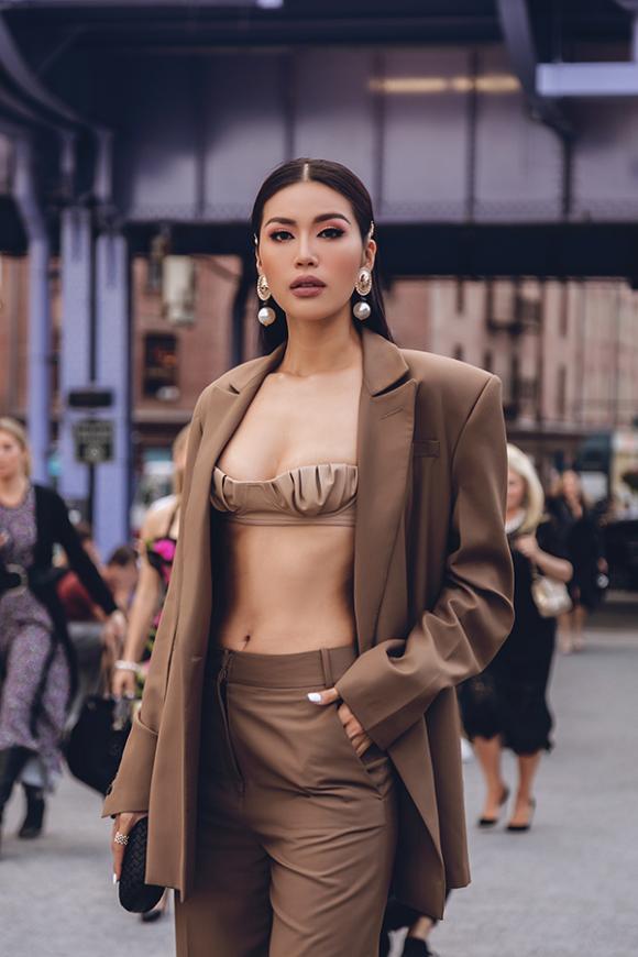 Minh Tú tiếp tục hở bạo trong ngày thứ 2 tại New York Fashion Week