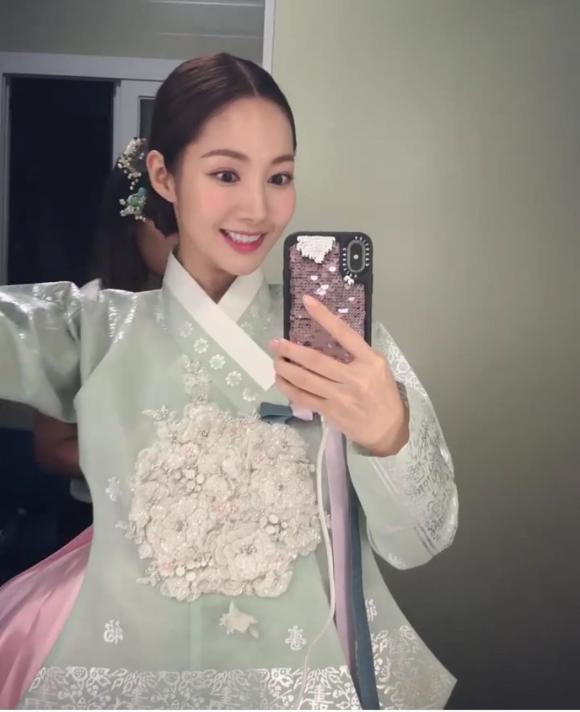 park min young, hanbok, thời trang của park min young, sao hàn