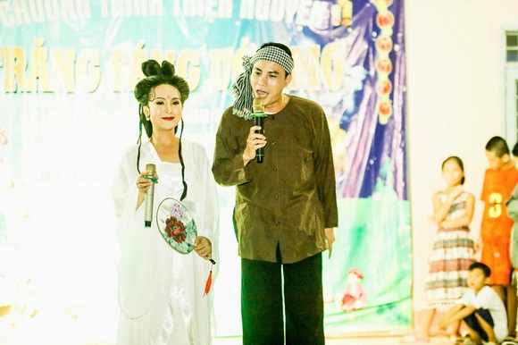 huyen-tran-139-5-ngoisao.vn-w580-h386 2 Hoa hậu Huyền Trân, Tết Trung thu, Trăng sáng ước mơ