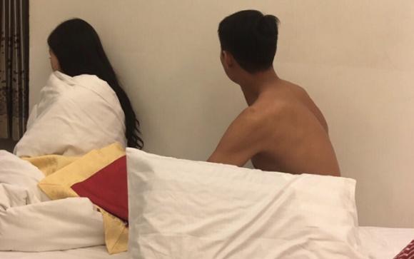 Chân dài tắm chung với khách, Mại dâm trá hình, Massage