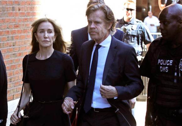 Felicity Huffman,Felicity Huffman chạy trường,Những bà nội trợ kiểu Mỹ,sao Hollywood
