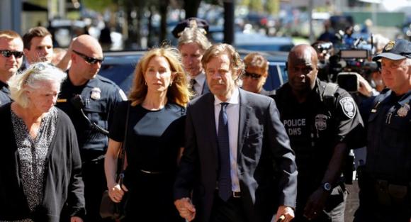 Felicity Huffman,Felicity Huffman chạy trường,Những bà nội trợ kiểu Mỹ,sao Hollywood