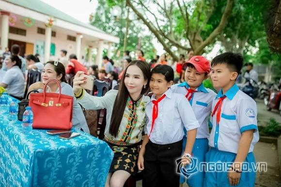 img20190917134011-ngoisao.vn-w2448-h1632 11 Hot girl trần đoàn,hot girl chuyển giới,trần đoàn làm từ thiện