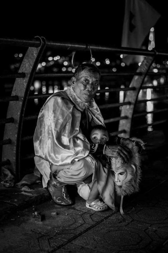 mưu sinh, cụ ông hóa tôn ngộ không, giới trẻ