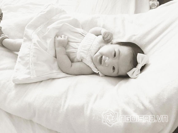 Phan Thị Lý gây sốt khi lần đầu khoe con gái mới sinh 4