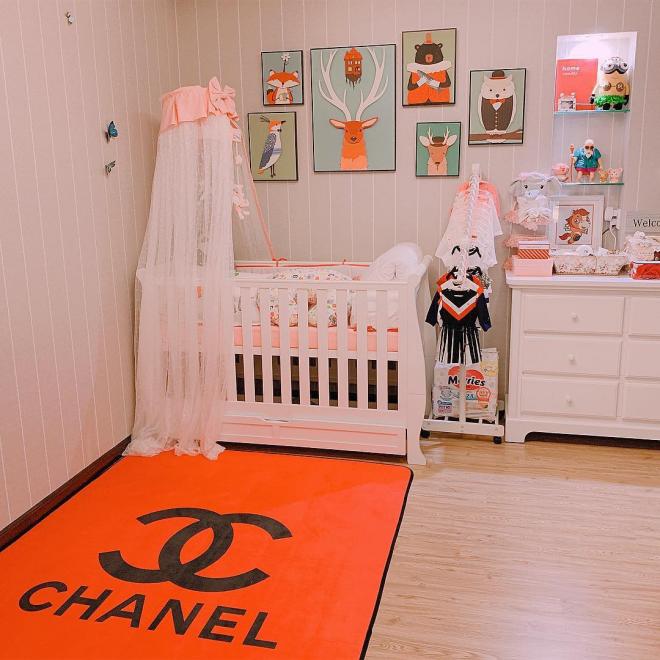 Diệp Lâm Anh khoe phòng con gái ngập tràn màu hồng và cực sang chảnh