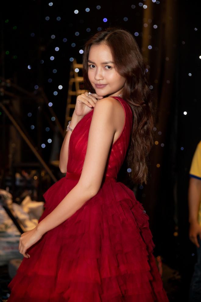 ton8650-ngoisao.vn-w2000-h3000 1 Trương Thị May, Lệ Hằng, Ngọc Châu, Phí Phương Anh