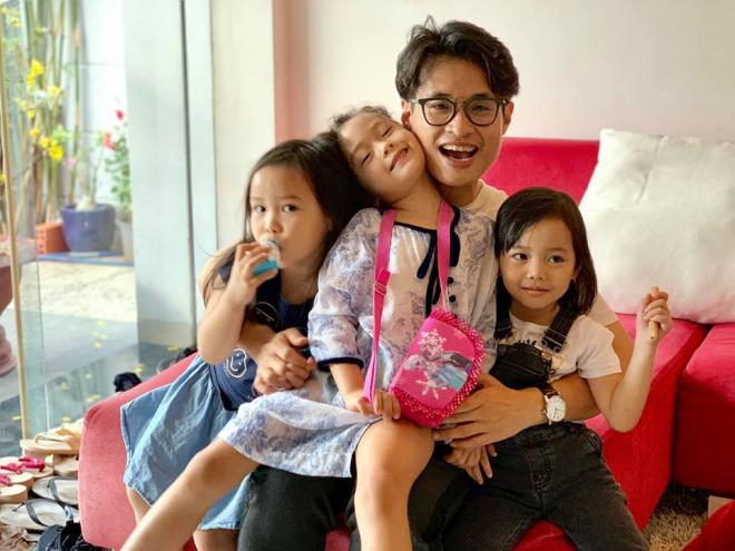 Hà anh tuấn,ca sĩ đoan trang,hà anh tuấn thăm gia đình đoan trang